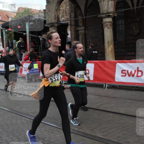 05.10.2025 - 20. swb-Marathon Bremen Yannick Fuchs http://msf.ph/oto/9317300 05.10.2025 11:00:52 Ziel 9327, 9389, 9827, 10182, 10571, 10690, 11155 meine-sportfotos.de
