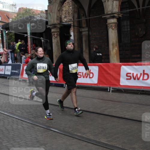 05.10.2025 - 20. swb-Marathon Bremen Yannick Fuchs http://msf.ph/oto/9317301 05.10.2025 11:00:53 Ziel 9327, 9389, 9827, 10182, 10571, 10690, 11155 meine-sportfotos.de