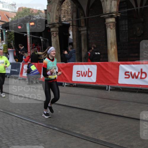05.10.2025 - 20. swb-Marathon Bremen Yannick Fuchs http://msf.ph/oto/9317304 05.10.2025 11:01:04 Ziel 9208, 9305, 9600, 9954, 10228, 10359 meine-sportfotos.de