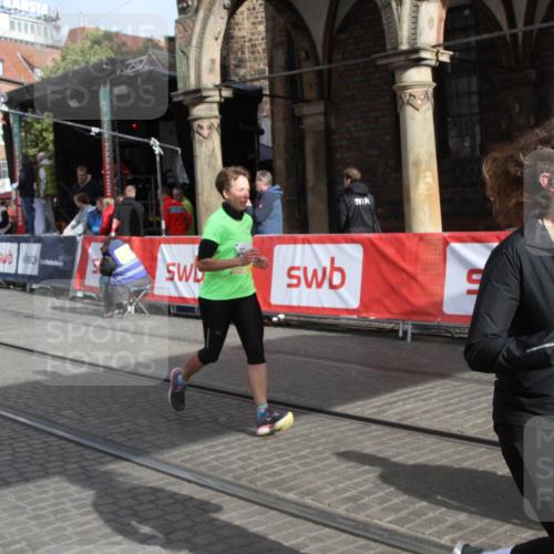 05.10.2025 - 20. swb-Marathon Bremen Yannick Fuchs http://msf.ph/oto/9317317 05.10.2025 11:01:21 Ziel 9613, 9925, 10544, 10762, 11680, 11688 meine-sportfotos.de