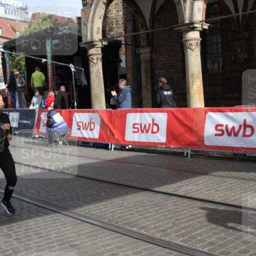 05.10.2025 - 20. swb-Marathon Bremen Yannick Fuchs http://msf.ph/oto/9317320 05.10.2025 11:01:26 Ziel 9925, 11688 meine-sportfotos.de