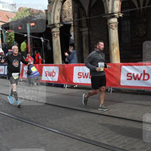 05.10.2025 - 20. swb-Marathon Bremen Yannick Fuchs http://msf.ph/oto/9317323 05.10.2025 11:01:34 Ziel 7908, 9286, 9322, 9371, 10157, 10336, 11194, 11493, 11633 meine-sportfotos.de