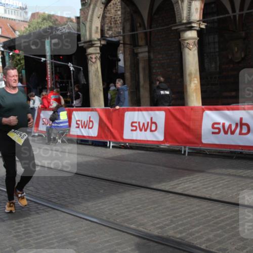 05.10.2025 - 20. swb-Marathon Bremen Yannick Fuchs http://msf.ph/oto/9317360 05.10.2025 11:02:19 Ziel 10130, 11340, 11454, 11646 meine-sportfotos.de
