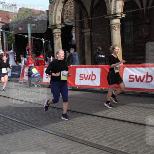 05.10.2025 - 20. swb-Marathon Bremen Yannick Fuchs http://msf.ph/oto/9317368 05.10.2025 11:02:33 Ziel 9468, 9647, 9707, 9802, 9839, 10615, 11110, 11537, 11538, 11711 meine-sportfotos.de
