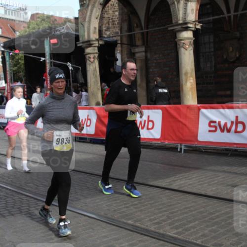 05.10.2025 - 20. swb-Marathon Bremen Yannick Fuchs http://msf.ph/oto/9317371 05.10.2025 11:02:36 Ziel 9468, 9647, 9802, 9839, 10033, 10595, 10598, 10615, 11110, 11160, 11537, 11538, 11711 meine-sportfotos.de