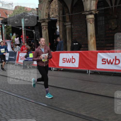 05.10.2025 - 20. swb-Marathon Bremen Yannick Fuchs http://msf.ph/oto/9317381 05.10.2025 11:02:50 Ziel 9331, 9360, 9516, 10129, 10530, 10734, 10803, 10804, 10940, 11193 meine-sportfotos.de