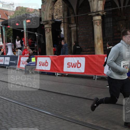 05.10.2025 - 20. swb-Marathon Bremen Yannick Fuchs http://msf.ph/oto/9317386 05.10.2025 11:02:53 Ziel 9331, 10129, 10207, 10734, 10803, 10804, 10940, 11087, 11193, 11576 meine-sportfotos.de