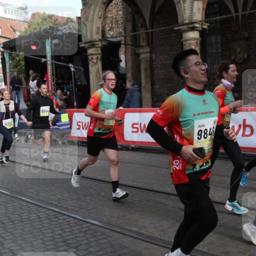 05.10.2025 - 20. swb-Marathon Bremen Yannick Fuchs http://msf.ph/oto/9317395 05.10.2025 11:03:00 Ziel 9644, 9846, 10167, 10656, 10876, 11312, 11504, 11667, 11668, 11735 meine-sportfotos.de