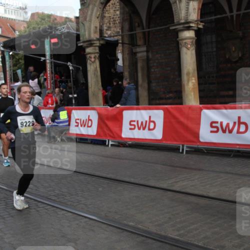 05.10.2025 - 20. swb-Marathon Bremen Yannick Fuchs http://msf.ph/oto/9317401 05.10.2025 11:03:08 Ziel 9229, 9593, 9661, 9662, 9893, 10185, 10777, 11376 meine-sportfotos.de