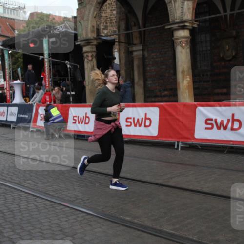 05.10.2025 - 20. swb-Marathon Bremen Yannick Fuchs http://msf.ph/oto/9317408 05.10.2025 11:03:19 Ziel 9246, 9325, 10142, 10471, 10926, 11390 meine-sportfotos.de
