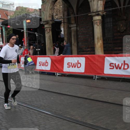 05.10.2025 - 20. swb-Marathon Bremen Yannick Fuchs http://msf.ph/oto/9317410 05.10.2025 11:03:22 Ziel 9246, 9325, 10142, 10405, 11467, 11502, 11508, 11509 meine-sportfotos.de