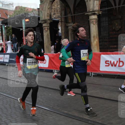 05.10.2025 - 20. swb-Marathon Bremen Yannick Fuchs http://msf.ph/oto/9317422 05.10.2025 11:03:32 Ziel 7776, 9308, 9498, 9850, 10446, 10995, 11150, 11236 meine-sportfotos.de
