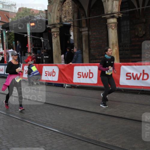 05.10.2025 - 20. swb-Marathon Bremen Yannick Fuchs http://msf.ph/oto/9317423 05.10.2025 11:03:33 Ziel 9308, 9486, 9498, 9850, 11150 meine-sportfotos.de