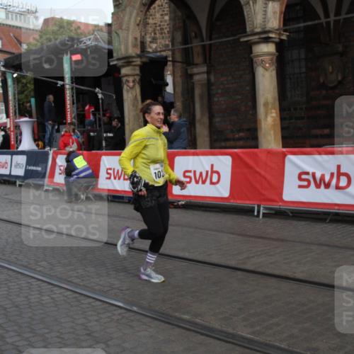 05.10.2025 - 20. swb-Marathon Bremen Yannick Fuchs http://msf.ph/oto/9317430 05.10.2025 11:03:43 Ziel 9940, 10213, 10297, 10478, 10711, 10713, 11589 meine-sportfotos.de