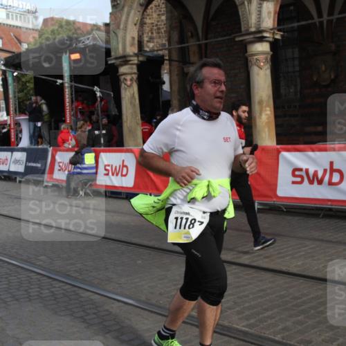 05.10.2025 - 20. swb-Marathon Bremen Yannick Fuchs http://msf.ph/oto/9317447 05.10.2025 11:04:05 Ziel 9398, 10205, 10551, 11183, 11609 meine-sportfotos.de