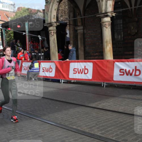 05.10.2025 - 20. swb-Marathon Bremen Yannick Fuchs http://msf.ph/oto/9317449 05.10.2025 11:04:11 Ziel 7123, 7789, 9275, 10853, 11102, 11611 meine-sportfotos.de