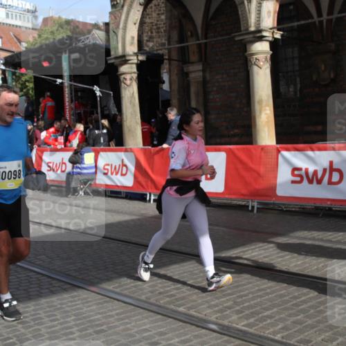 05.10.2025 - 20. swb-Marathon Bremen Yannick Fuchs http://msf.ph/oto/9317456 05.10.2025 11:04:18 Ziel 9448, 10098, 11001, 11077, 11685 meine-sportfotos.de