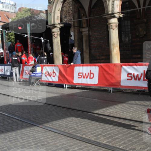 05.10.2025 - 20. swb-Marathon Bremen Yannick Fuchs http://msf.ph/oto/9317462 05.10.2025 11:04:22 Ziel 9448, 9537, 9684, 11200 meine-sportfotos.de