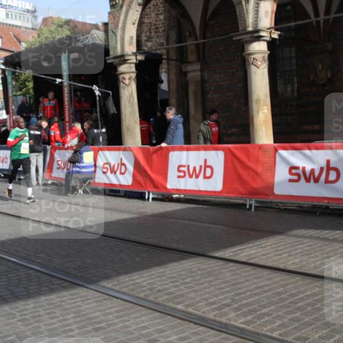 05.10.2025 - 20. swb-Marathon Bremen Yannick Fuchs http://msf.ph/oto/9317464 05.10.2025 11:04:24 Ziel 9537, 9684, 10678, 11200 meine-sportfotos.de