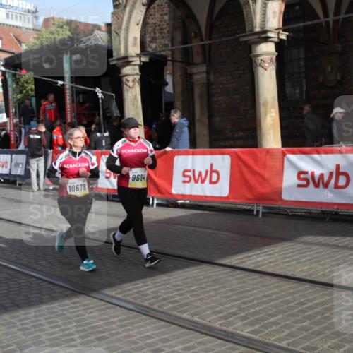 05.10.2025 - 20. swb-Marathon Bremen Yannick Fuchs http://msf.ph/oto/9317469 05.10.2025 11:04:27 Ziel 9684, 10678, 11200 meine-sportfotos.de