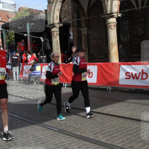 05.10.2025 - 20. swb-Marathon Bremen Yannick Fuchs http://msf.ph/oto/9317470 05.10.2025 11:04:27 Ziel 9684, 10678, 11200 meine-sportfotos.de