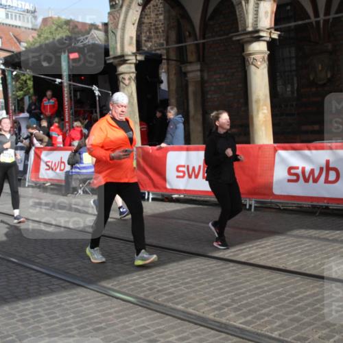05.10.2025 - 20. swb-Marathon Bremen Yannick Fuchs http://msf.ph/oto/9317477 05.10.2025 11:04:37 Ziel 8111, 9394, 9610, 10278, 10531, 10674, 10869, 10956, 11196, 11542, 11704 meine-sportfotos.de