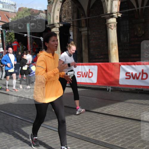 05.10.2025 - 20. swb-Marathon Bremen Yannick Fuchs http://msf.ph/oto/9317489 05.10.2025 11:04:47 Ziel 9532, 9623, 9765, 9771, 9812, 10422, 10451, 10557, 10964, 11035, 11427, 11546 meine-sportfotos.de