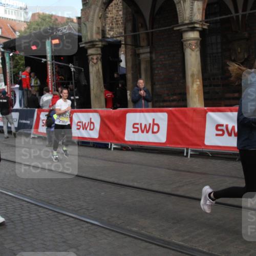 05.10.2025 - 20. swb-Marathon Bremen Yannick Fuchs http://msf.ph/oto/9317502 05.10.2025 11:05:01 Ziel 9220, 9409, 9530, 9813, 10684, 10771, 11090, 11180, 11372, 11478, 11559 meine-sportfotos.de