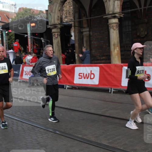 05.10.2025 - 20. swb-Marathon Bremen Yannick Fuchs http://msf.ph/oto/9317505 05.10.2025 11:05:04 Ziel 9220, 9409, 9530, 9660, 11090, 11180, 11478, 11559 meine-sportfotos.de