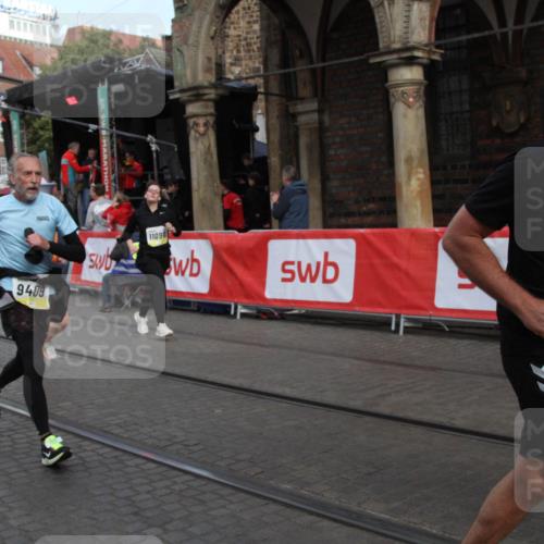 05.10.2025 - 20. swb-Marathon Bremen Yannick Fuchs http://msf.ph/oto/9317506 05.10.2025 11:05:05 Ziel 9220, 9409, 9660, 10965, 11090, 11121, 11180, 11478 meine-sportfotos.de