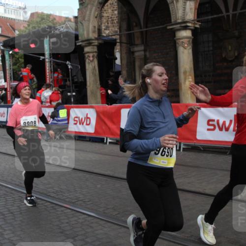 05.10.2025 - 20. swb-Marathon Bremen Yannick Fuchs http://msf.ph/oto/9317527 05.10.2025 11:05:24 Ziel 9515, 9690, 9908, 9944, 11106, 11540 meine-sportfotos.de
