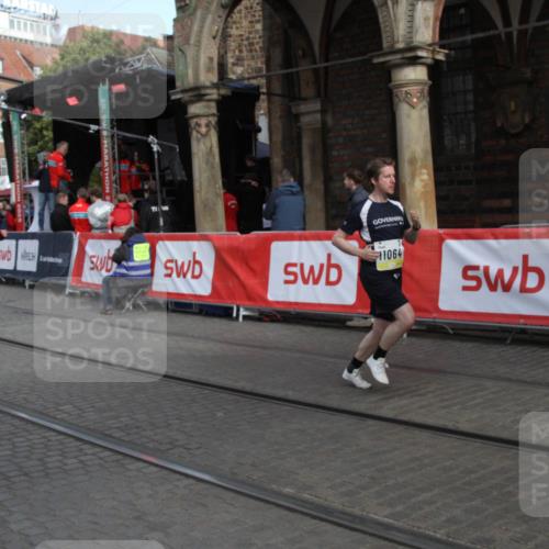 05.10.2025 - 20. swb-Marathon Bremen Yannick Fuchs http://msf.ph/oto/9317530 05.10.2025 11:05:32 Ziel 9752, 10025, 10158, 10289, 10511, 10542, 11064, 11676 meine-sportfotos.de