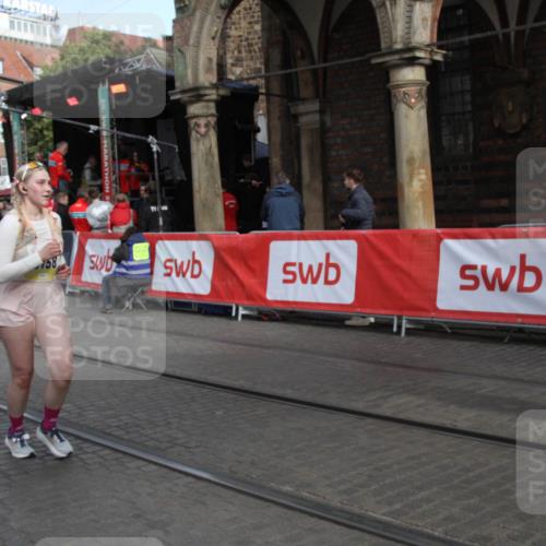 05.10.2025 - 20. swb-Marathon Bremen Yannick Fuchs http://msf.ph/oto/9317531 05.10.2025 11:05:32 Ziel 9752, 10025, 10158, 10289, 10511, 10542, 11064, 11676 meine-sportfotos.de