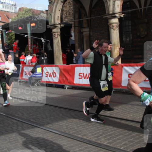 05.10.2025 - 20. swb-Marathon Bremen Yannick Fuchs http://msf.ph/oto/9317535 05.10.2025 11:05:36 Ziel 7654, 9210, 9419, 9752, 10025, 10426, 10437, 10511, 10542, 11164, 11676, 11681 meine-sportfotos.de