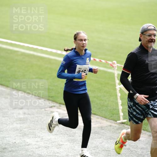 05.10.2025 - 20. swb-Marathon Bremen Michael Burmester http://msf.ph/oto/9323558 05.10.2025 10:23:48 Laufen im Stadion 9213, 9262, 9289, 9403, 9671, 9922, 10070, 10161, 10276, 10565, 10592, 10606, 10658, 10686, 10753, 10952, 11067, 11069, 11086, 11114, 11418, 11474, 11567, 11701, 11710, 9504, 9863, 10052, 10171, 10175, 10352, 10525, 10658, 10847, 10908, 11328, 11335, 11349 meine-sportfotos.de