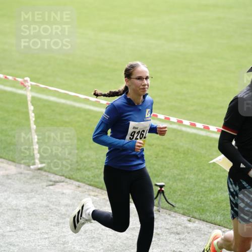 05.10.2025 - 20. swb-Marathon Bremen Michael Burmester http://msf.ph/oto/9323562 05.10.2025 10:23:49 Laufen im Stadion 9213, 9262, 9289, 9403, 9671, 9922, 10070, 10161, 10276, 10565, 10592, 10606, 10686, 10753, 10952, 11067, 11069, 11086, 11114, 11418, 11474, 11567, 11701, 11710, 9504, 9863, 10052, 10352, 10525, 10658, 10847, 10908, 11328, 11335, 11349 meine-sportfotos.de