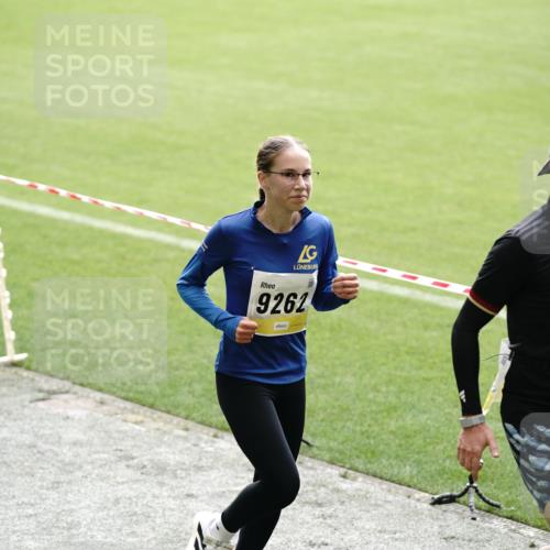 05.10.2025 - 20. swb-Marathon Bremen Michael Burmester http://msf.ph/oto/9323564 05.10.2025 10:23:49 Laufen im Stadion 9213, 9262, 9289, 9403, 9671, 9922, 10070, 10161, 10276, 10565, 10592, 10606, 10686, 10753, 10952, 11067, 11069, 11086, 11114, 11418, 11474, 11567, 11701, 11710, 9504, 9863, 10052, 10352, 10525, 10658, 10847, 10908, 11328, 11335, 11349 meine-sportfotos.de