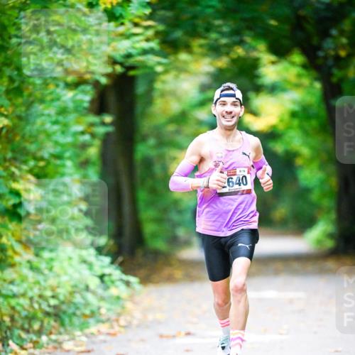 12.10.2025 - Bramfelder Halbmarathon 2025 Dr. Thomas Lammeyer http://msf.ph/oto/9340253 12.10.2025 09:44:42 Laufen 79, 2640 meine-sportfotos.de