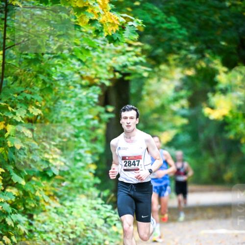 12.10.2025 - Bramfelder Halbmarathon 2025 Dr. Thomas Lammeyer http://msf.ph/oto/9340269 12.10.2025 09:45:17 Laufen 2847 meine-sportfotos.de