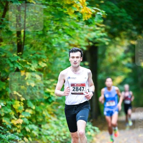 12.10.2025 - Bramfelder Halbmarathon 2025 Dr. Thomas Lammeyer http://msf.ph/oto/9340275 12.10.2025 09:45:18 Laufen 2847 meine-sportfotos.de