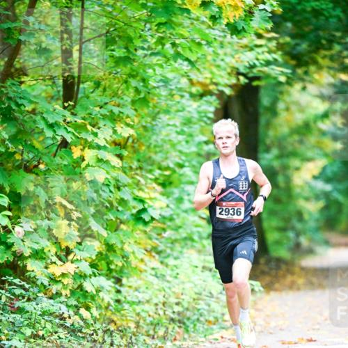 12.10.2025 - Bramfelder Halbmarathon 2025 Dr. Thomas Lammeyer http://msf.ph/oto/9340300 12.10.2025 09:45:23 Laufen 2936 meine-sportfotos.de
