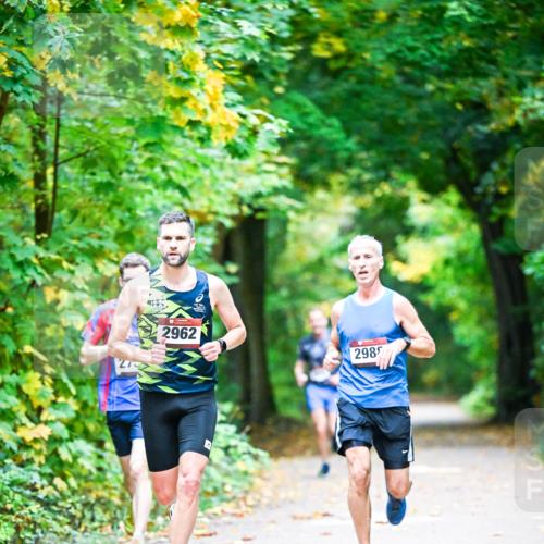 12.10.2025 - Bramfelder Halbmarathon 2025 Dr. Thomas Lammeyer http://msf.ph/oto/9340521 12.10.2025 09:47:53 Laufen 2962, 298 meine-sportfotos.de