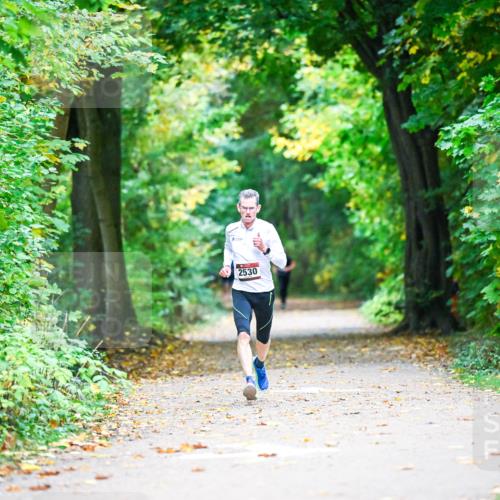 12.10.2025 - Bramfelder Halbmarathon 2025 Dr. Thomas Lammeyer http://msf.ph/oto/9340589 12.10.2025 09:48:19 Laufen 2530 meine-sportfotos.de