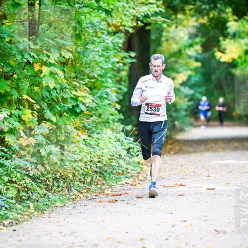 12.10.2025 - Bramfelder Halbmarathon 2025 Dr. Thomas Lammeyer http://msf.ph/oto/9340594 12.10.2025 09:48:22 Laufen 2530 meine-sportfotos.de