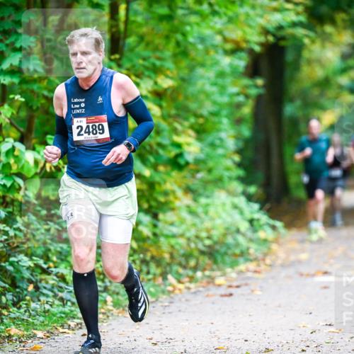 12.10.2025 - Bramfelder Halbmarathon 2025 Dr. Thomas Lammeyer http://msf.ph/oto/9340664 12.10.2025 09:48:52 Laufen 81, 2489 meine-sportfotos.de