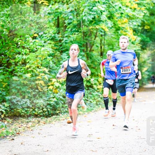12.10.2025 - Bramfelder Halbmarathon 2025 Dr. Thomas Lammeyer http://msf.ph/oto/9340698 12.10.2025 09:48:59 Laufen 35, 45, 2803 meine-sportfotos.de