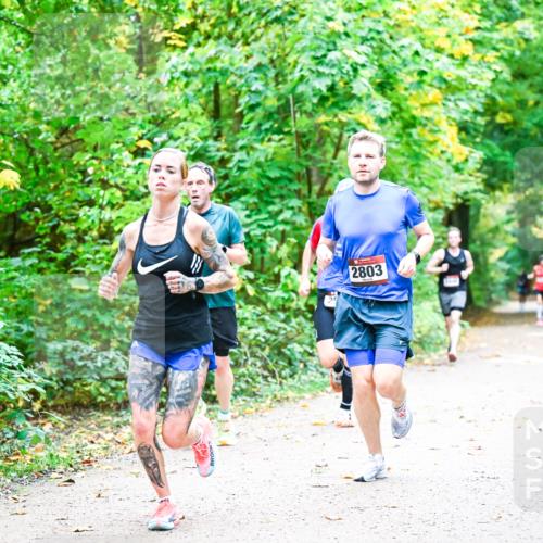 12.10.2025 - Bramfelder Halbmarathon 2025 Dr. Thomas Lammeyer http://msf.ph/oto/9340702 12.10.2025 09:48:59 Laufen 2803 meine-sportfotos.de