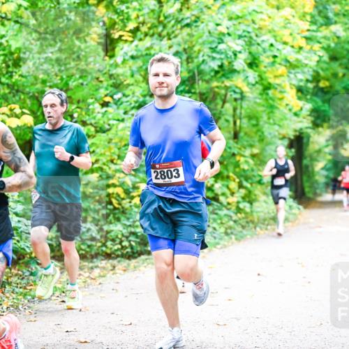 12.10.2025 - Bramfelder Halbmarathon 2025 Dr. Thomas Lammeyer http://msf.ph/oto/9340706 12.10.2025 09:49:00 Laufen 2803 meine-sportfotos.de