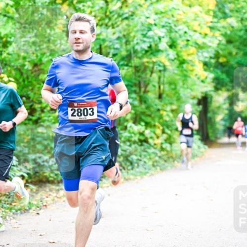 12.10.2025 - Bramfelder Halbmarathon 2025 Dr. Thomas Lammeyer http://msf.ph/oto/9340708 12.10.2025 09:49:00 Laufen 14, 2803 meine-sportfotos.de