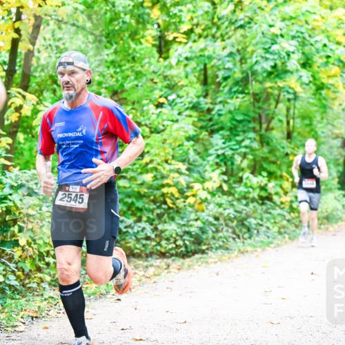 12.10.2025 - Bramfelder Halbmarathon 2025 Dr. Thomas Lammeyer http://msf.ph/oto/9340710 12.10.2025 09:49:01 Laufen 8, 18, 2545 meine-sportfotos.de